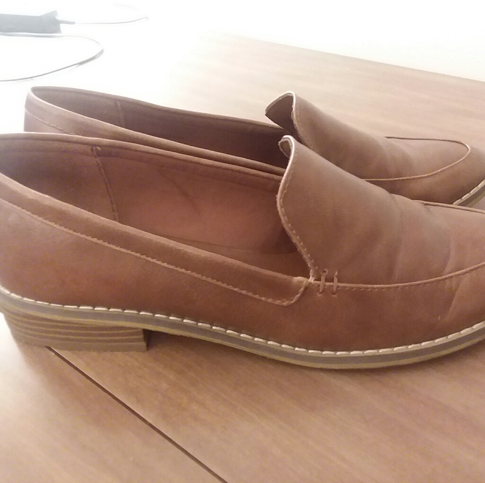 Brown leather loafers size 9 Indigo Road